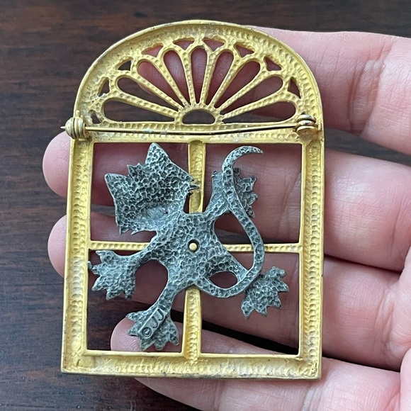 Vintage signed Jonette Jewelry cat behind the window pewter brooch pin - Picture 3 of 4